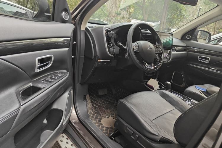 Used Mitsubishi Outlander 2018 2.4L 4x4 Prestige Edition 7 Seats
