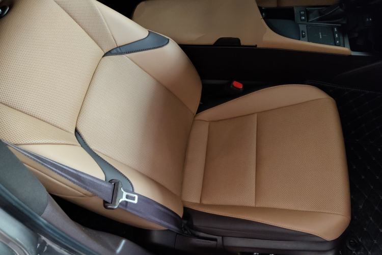 Used Lexus ES 2020 300h Deluxe Edition