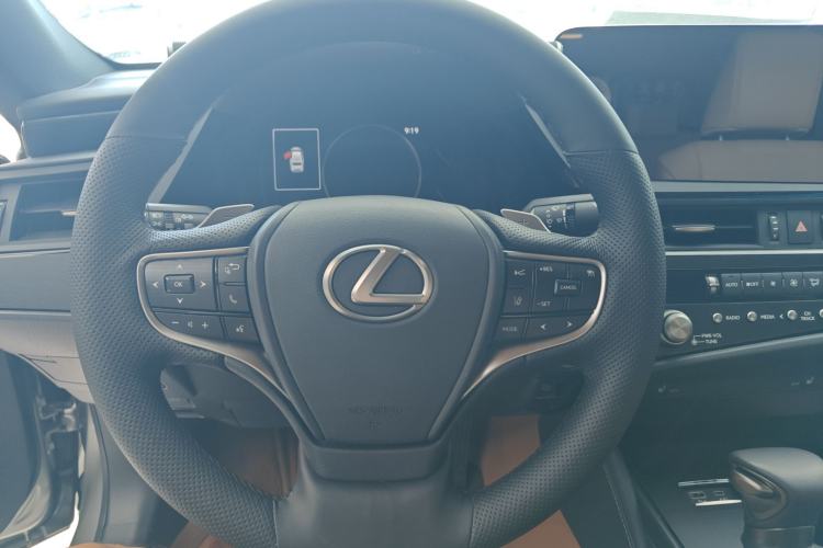 Used Lexus ES 2023 200 Excellence Edition
