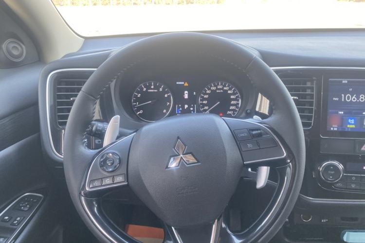 Used Mitsubishi Outlander 2019 2.4L 4x4 Zhi Xiang Edition 5 Seats China VI Standard
