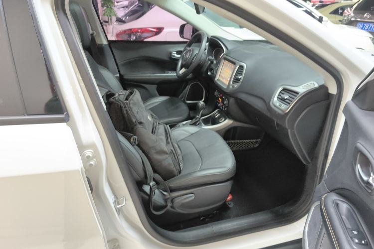 Used  Compass 2017 200T Automatic Family Edition
