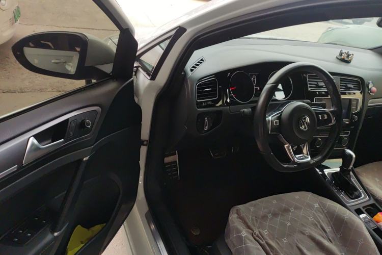 Used Volkswagen Golf 2017 280TSI Automatic R-Line Million-Vehicle Commemorative Edition
