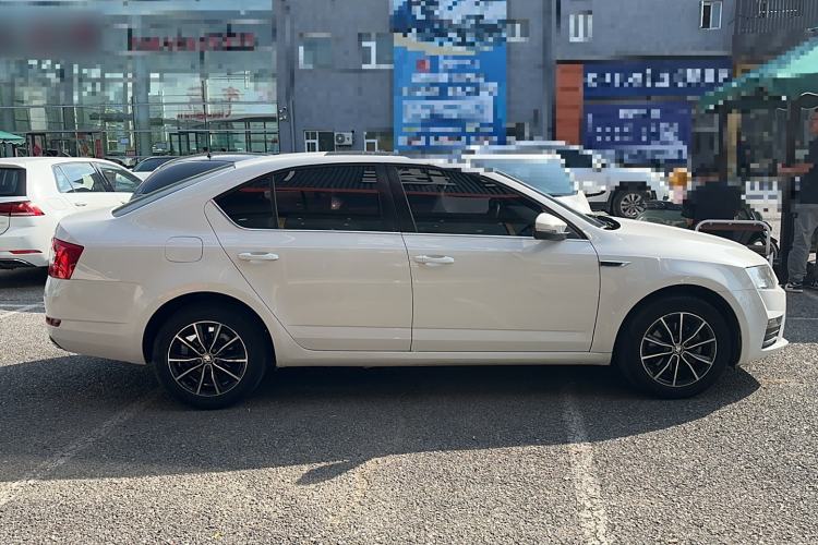 Used Skoda Octavia 2017 1.6L Automatic Smart Drive Edition
