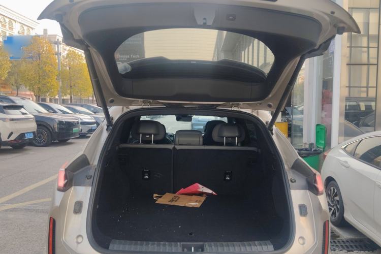 Used Lynk & Co 08 EM-P 2023 120km Long-Range Halo
