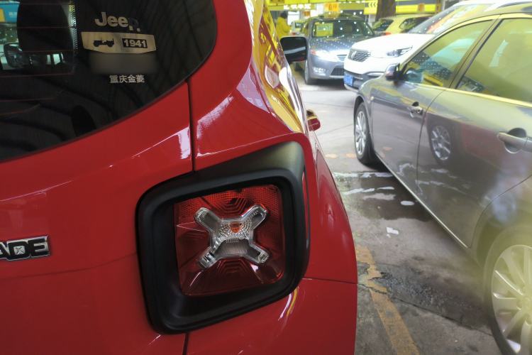 Used  Renegade 2019 220T Automatic Elite Edition
