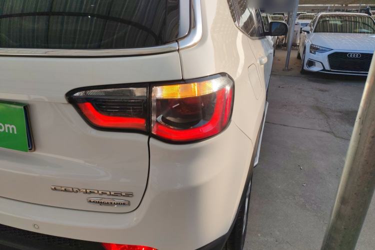 Used  Compass 2019 200T Automatic Family Edition - Connected Large Screen Version