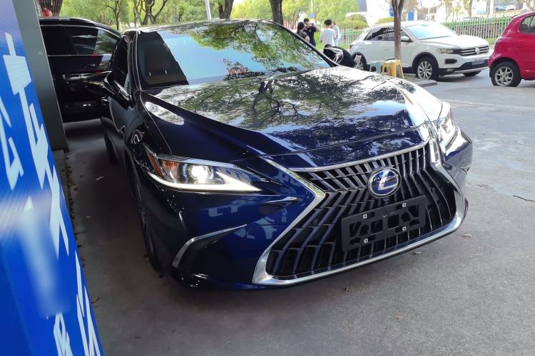 Used Lexus ES 2021 300h Excellence Edition
