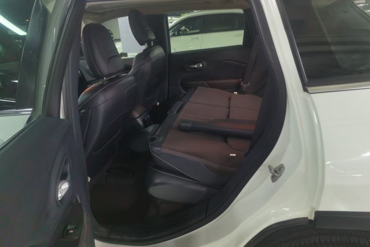 Used  Cherokee 2016 2.4L Leading Edition
