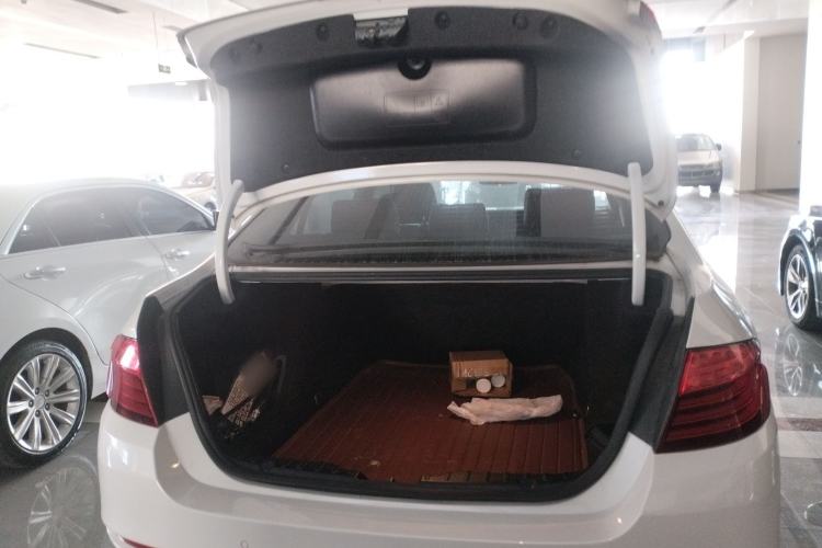 Used BMW 5 Series 2014 530Li Leading Model