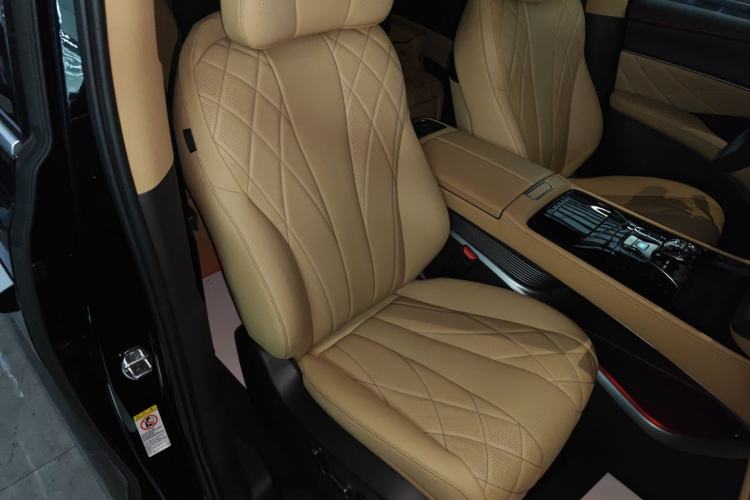 Used Denza D9 2025 DM-i Intelligent Drive 1020 Four-Wheel Drive Flagship Model