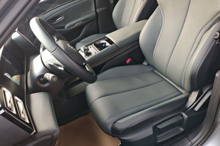 Used BYD Qin L 2025 DM-i Smart Drive 80KM Leading Model
