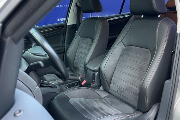 Used Volkswagen Sagitar 2017 230TSI Automatic Luxury Edition
