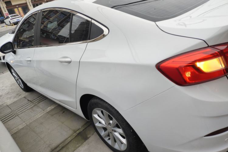 Used Chevrolet Cruze 2017 1.5L Automatic Pioneer Sunroof Edition
