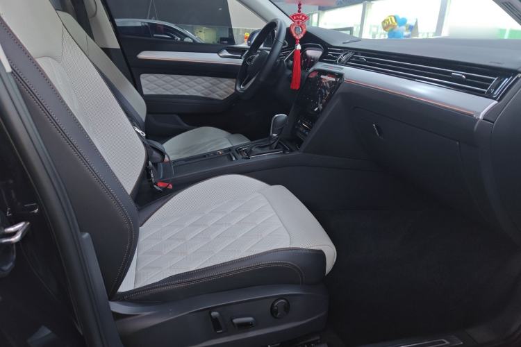 Used Volkswagen Magotan 2024 2 Million Units Zhongxiang Version 330TSI DSG Luxury Edition
