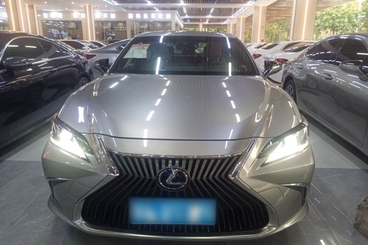 Used Lexus ES 2020 300h Premier Edition
