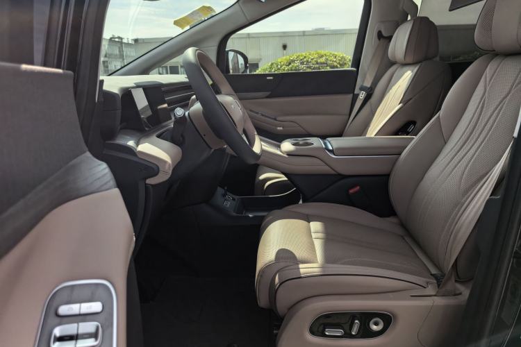 Used XPeng X9 2025 740 Ultra-Long Range Max
