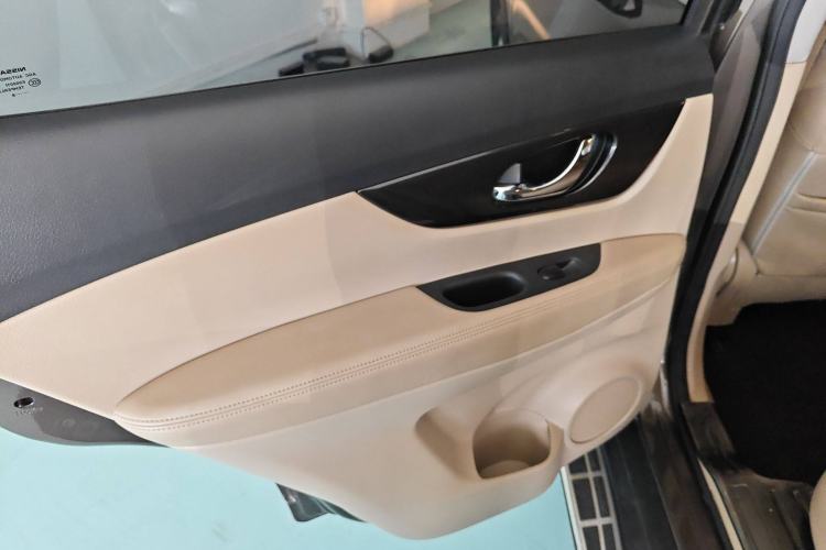 Used Nissan X-Trail 2017 2.0L CVT Smart Enjoyment Version 2WD
