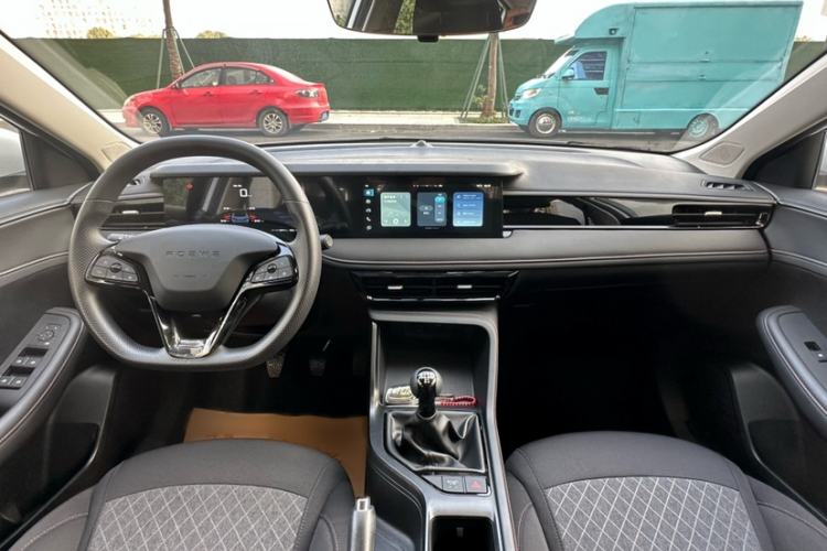 Used Roewe i5 2023 1.5L Manual Comfort Edition
