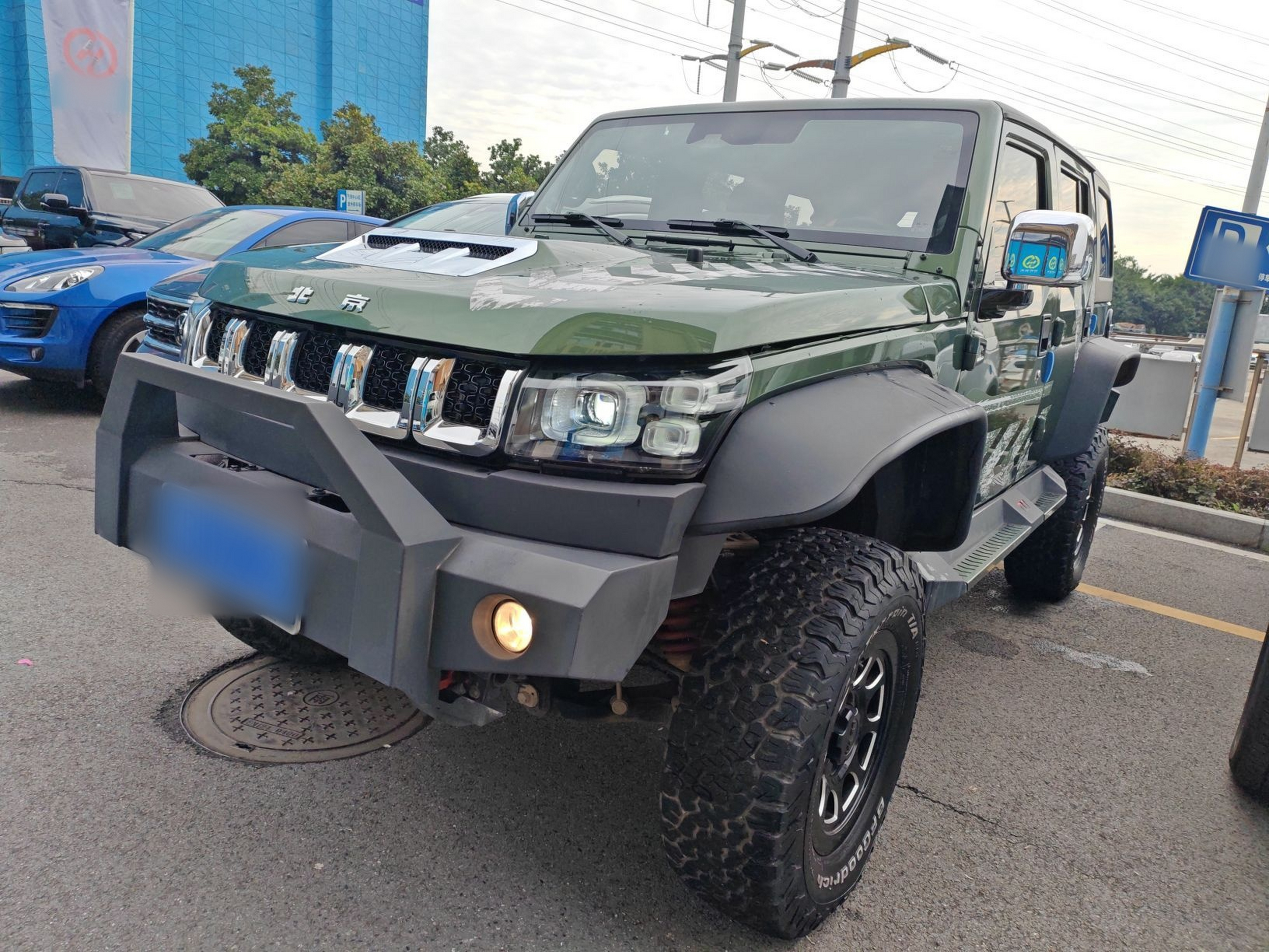 Под передней частью автомобиля