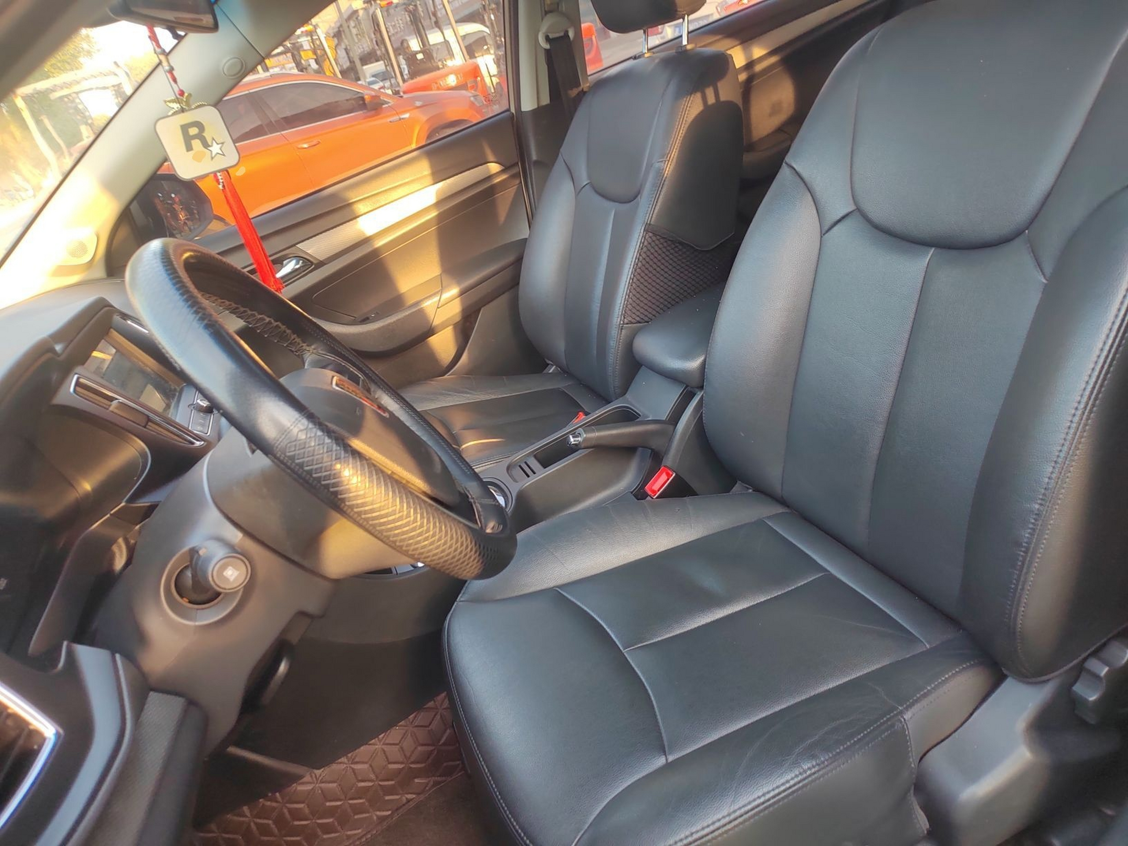 Переднее сиденье в автомобиле