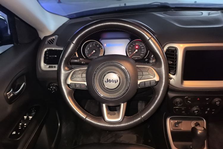 Used  Compass 2017 200T Automatic Family Edition