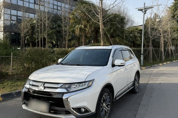 Used Mitsubishi Outlander 2018 2.4L 4x4 Luxury Edition 7-Seater