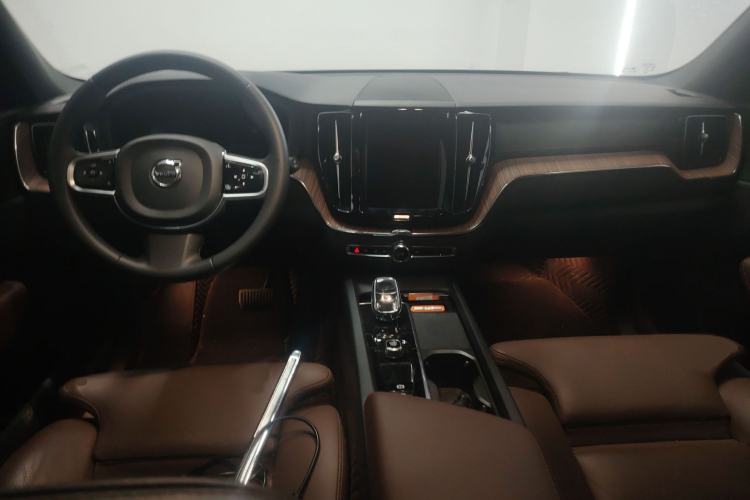 Used Volvo XC60 2023 B5 4x4 Smart Luxury Edition