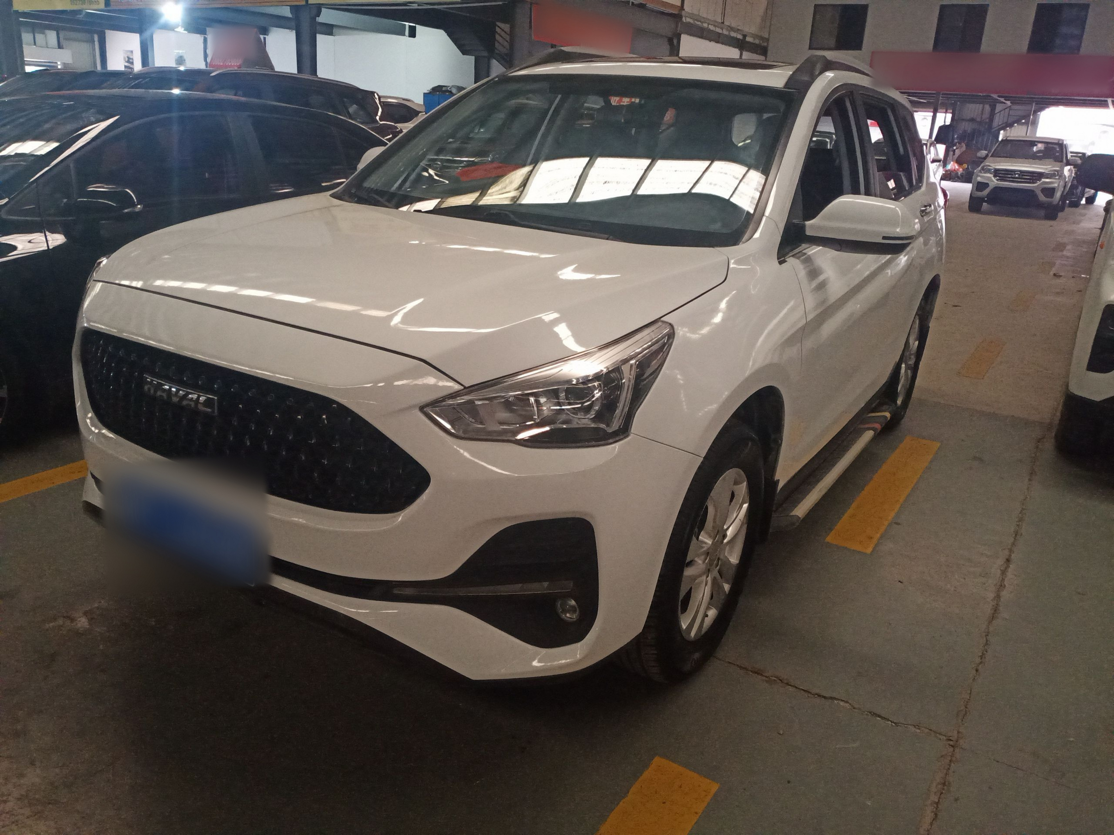 تحت مقدمة السيارة