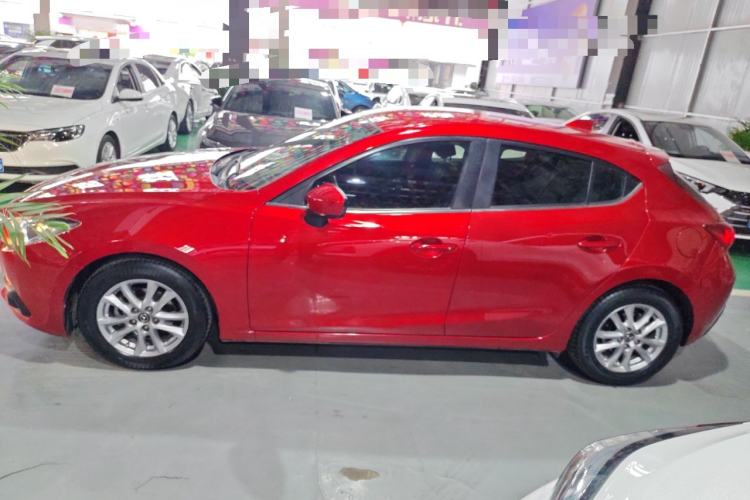 Used Mazda Mazda 3 Axela 2016 Hatchback 1.5L Automatic Comfort Model
