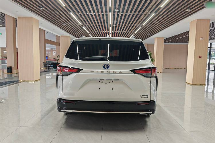 Used Toyota Sienna 2021 2.5L Hybrid Premium Edition
