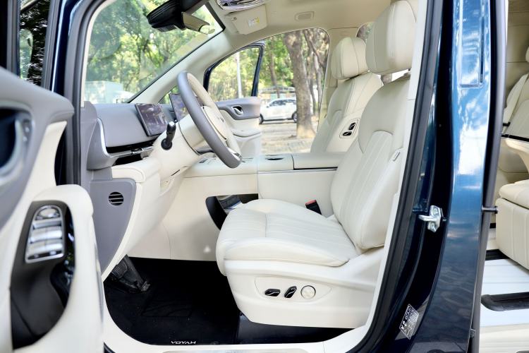 Used VOYAH Dream 2025 PHEV Four-Wheel Drive Prestige Kunpeng Edition
