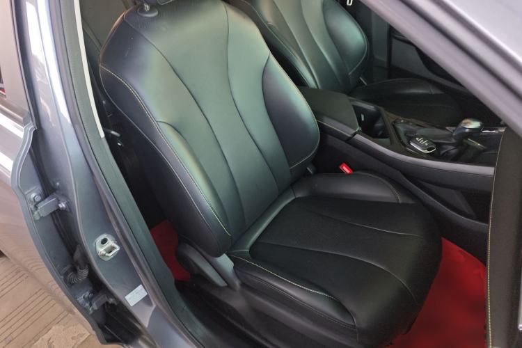 Used Roewe i5 2021 1.5L CVT Black Gold Edition