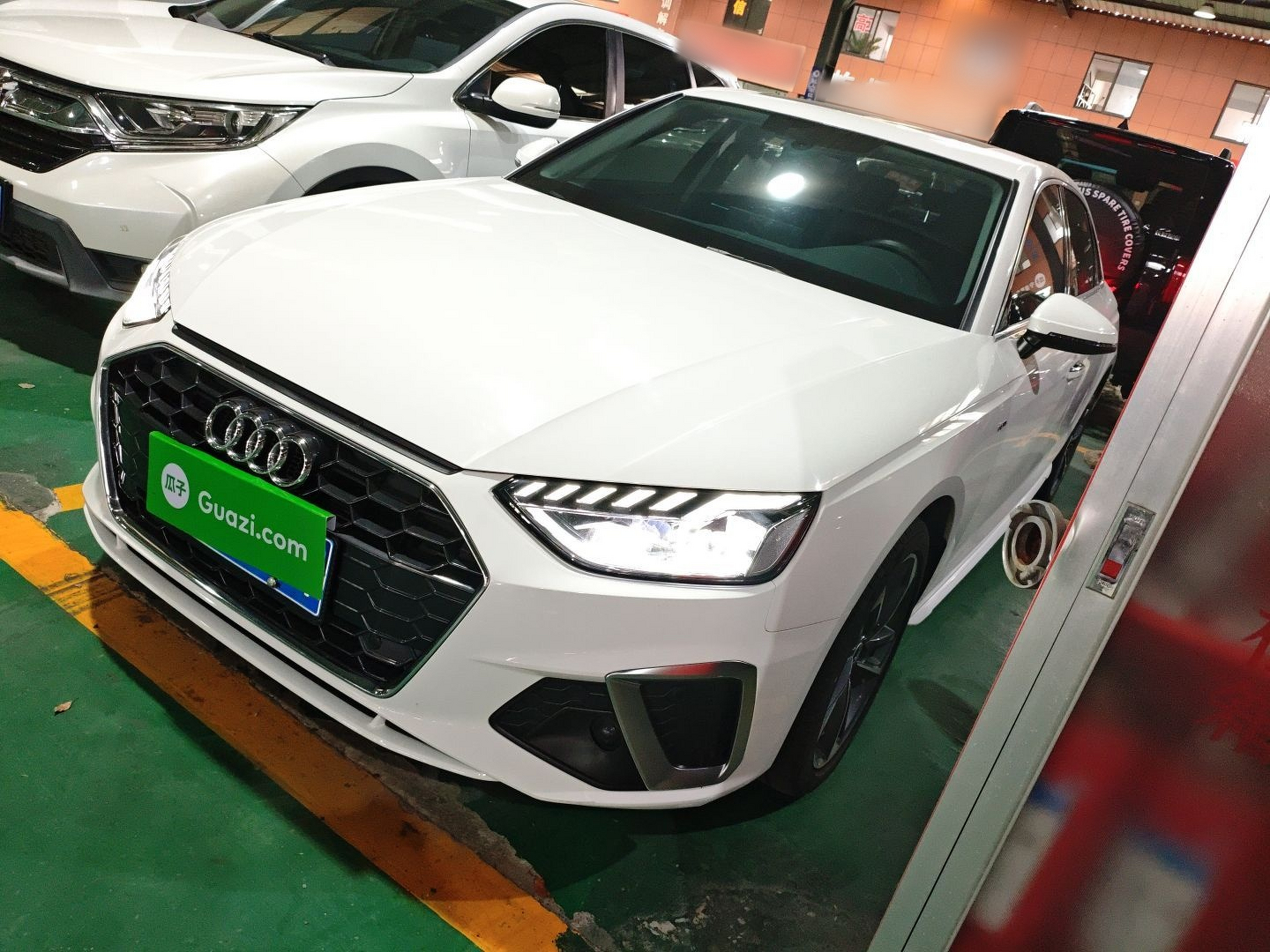 Под передней частью автомобиля