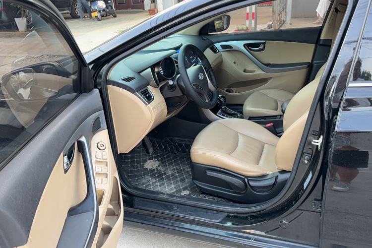 Used Hyundai Elantra 2013 1.6L Automatic Luxury Model
