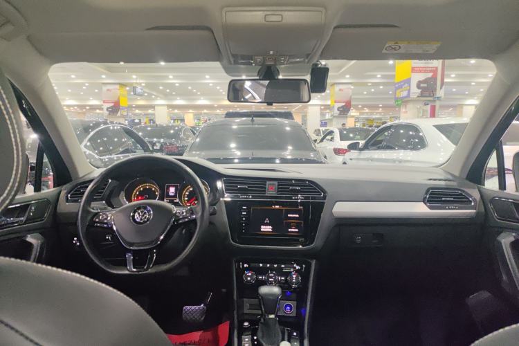 Used Volkswagen Tiguan L 2019 Updated Version 330TSI Automatic Two-Wheel Drive Panoramic Comfort Edition China VI Standard
