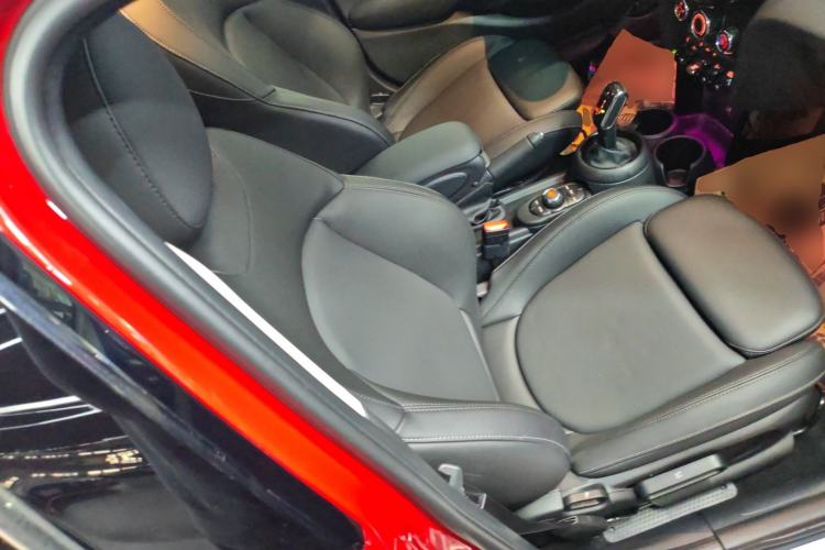 Used  MINI 2019 1.5T COOPER Classic Edition Five-Door Version
