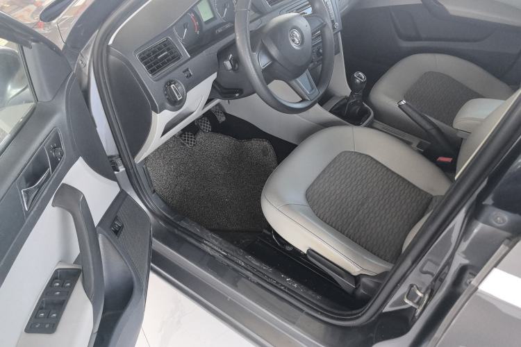 Used Skoda Rapid 2015 1.6L Manual Smart Selection Model
