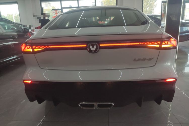 Used Changan UNI-V iDD 2024 Blue Whale Smart Electric iDD 136km ZhiKu Model
