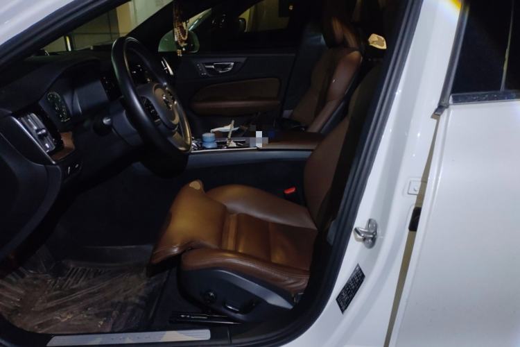 Used Volvo S60 2022 B4 Zhiyuan Luxury Edition
