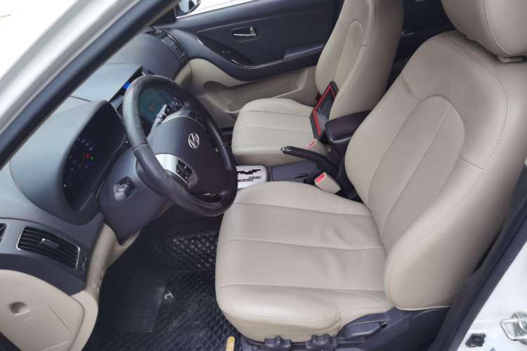 Used Hyundai Celesta 2015 1.6L Automatic Luxury Model
