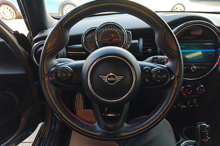 Used  MINI 2019 1.5T COOPER Racing Edition Five-Door Model
