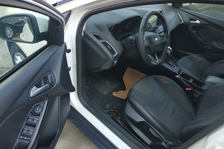 Used Ford Focus 2015 Hatchback EcoBoost 125 Automatic Supreme Style Edition