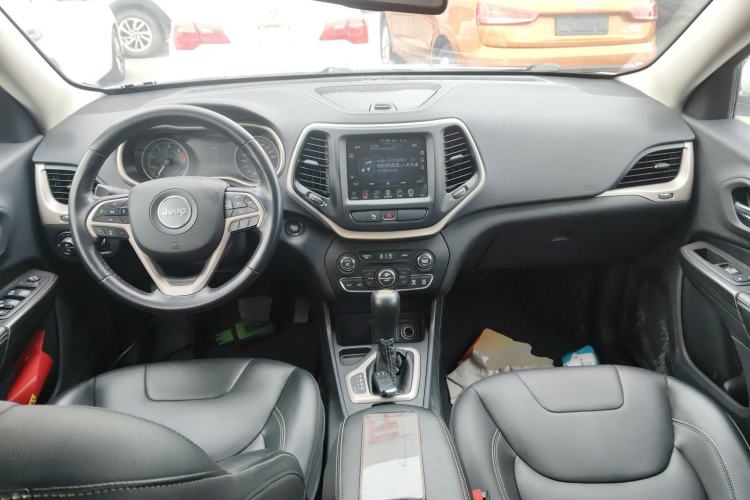 Used  Cherokee 2017 2.0L Superior Edition