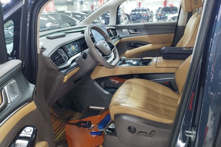 Used Denza D9 2022 DM-i 970 Four-Wheel Drive Flagship Model
