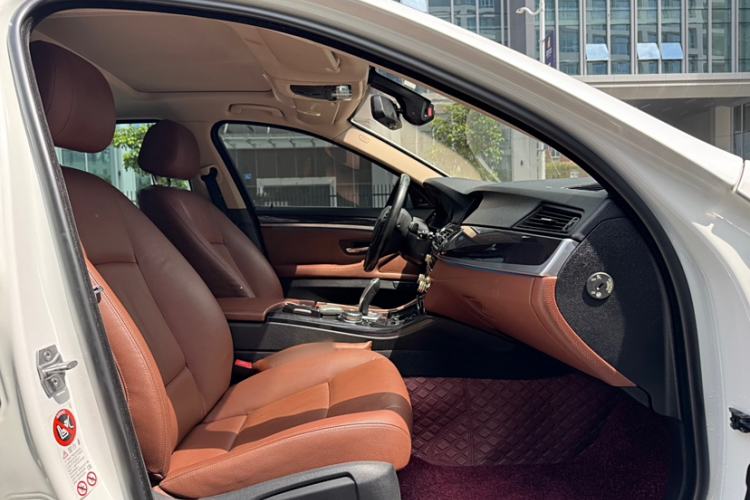 Used BMW 5 Series 2014 520Li Elegant Model
