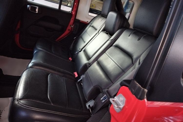 Used  Wrangler 2019 2.0T Sahara Four-Door Version China VI Emission Standard
