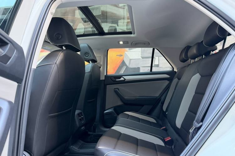 Used Volkswagen T-ROC 2024 300TSI DSG Two-Wheel-Drive Chen Guang Edition
