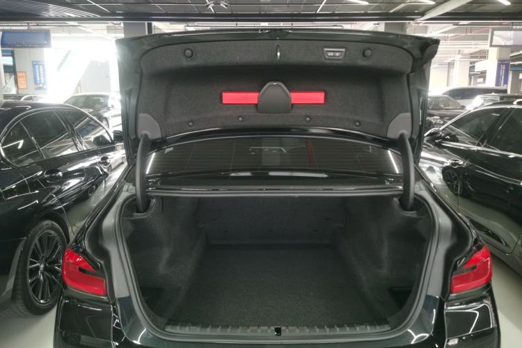 Used BMW 5 Series 2023 530Li Luxury Edition M Sport Package
