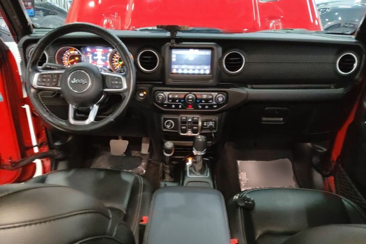 Used  Wrangler 2019 2.0T Sahara Four-Door Version China VI Emission Standard
