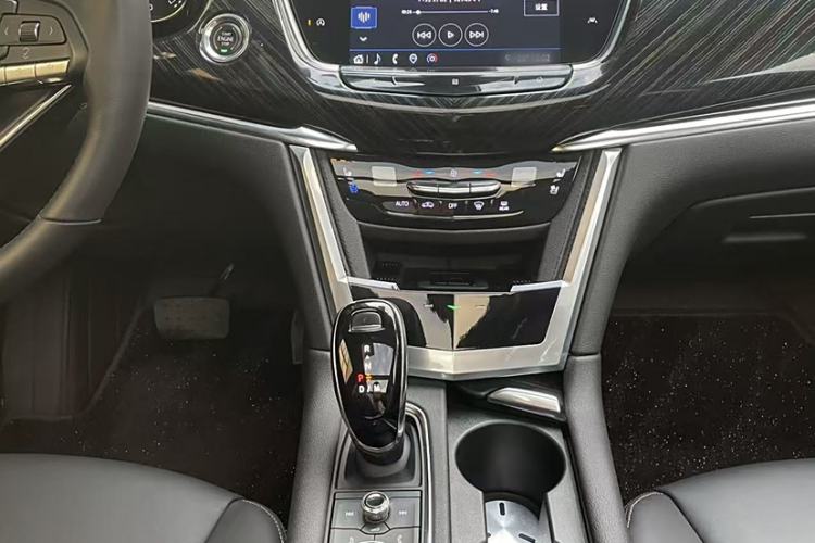 Used Cadillac XT6 2021 2.0T Six-Seater Four-Wheel-Drive Luxury Version
